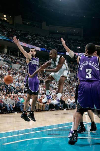 1 novembre 2005: il debutto in Nba di Chris Paul con gli Hornets, costretti da Katrina a trasolacre a Oklahoma City, che battono Sacramento. CP3 chiude con 13 punti, 8 rimbalzi e 4 assist